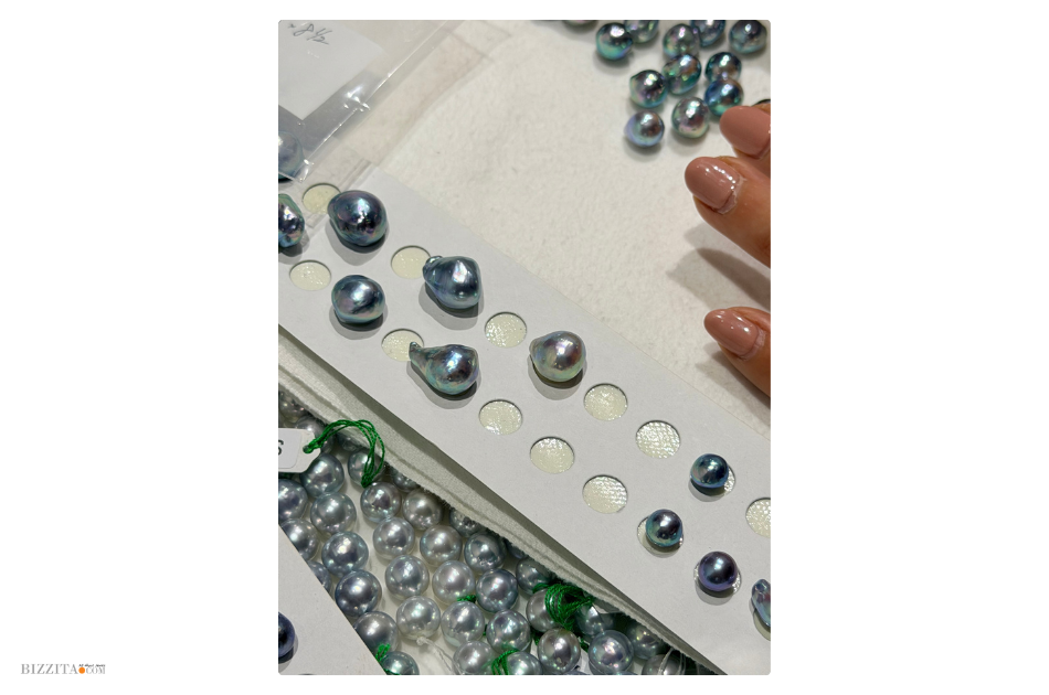 Loose Tahitian pearls displayed at the Japan Pearl Fair in Kobe