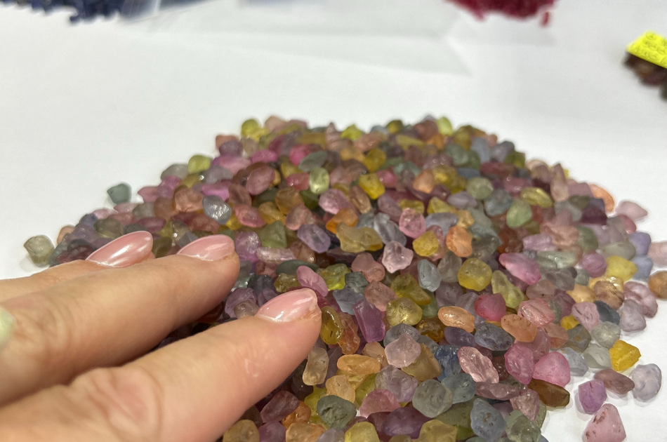 Loose rough sapphire and gemstones at Ruwanpura gems Bangkok showroom