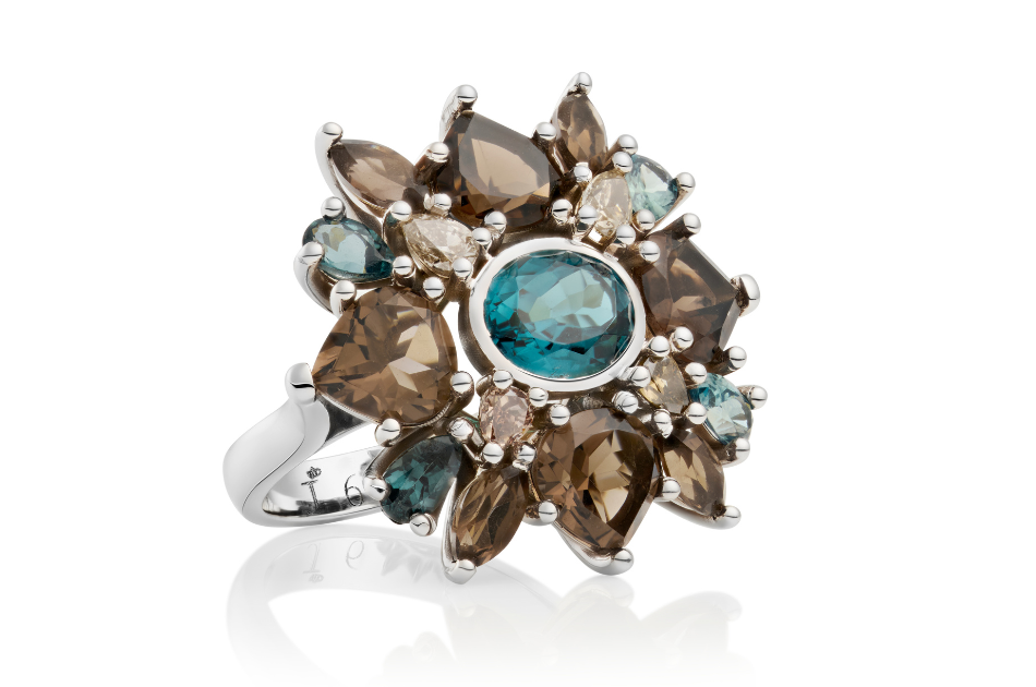 Tjallingii ring with gemstone set in gold, floral motif